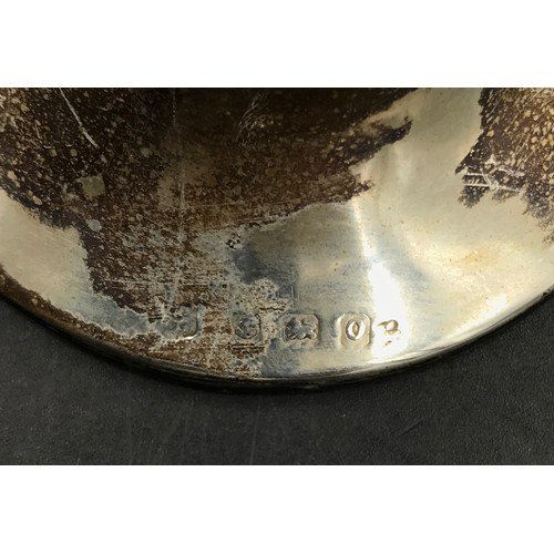 747 - Three silver inkwells largest Birmingham 1907 A & J Zimmerman Ltd, another Birmingham 1911 marked H.... 