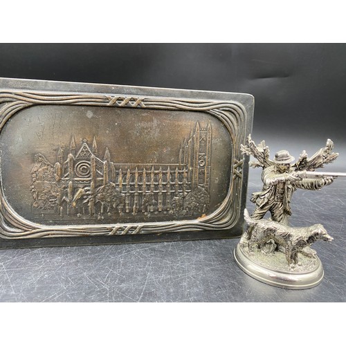 996 - A white metal horses hoof inkwell with engraved shield 