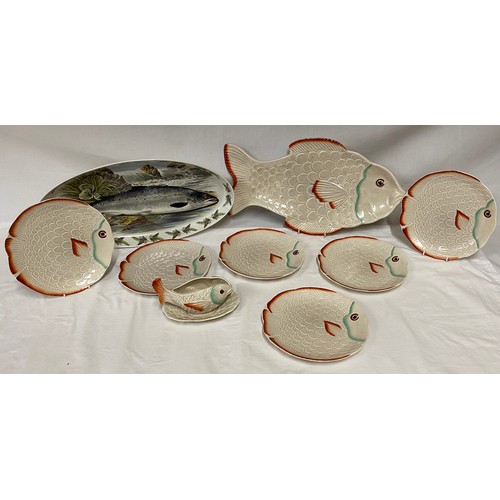 106 - A Crown Devon fish set comprising a large platter 50cm, 4 x plates 23cm and a sauce dish on stand, t... 