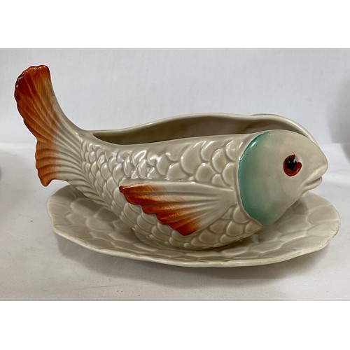 106 - A Crown Devon fish set comprising a large platter 50cm, 4 x plates 23cm and a sauce dish on stand, t... 