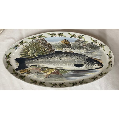 106 - A Crown Devon fish set comprising a large platter 50cm, 4 x plates 23cm and a sauce dish on stand, t... 