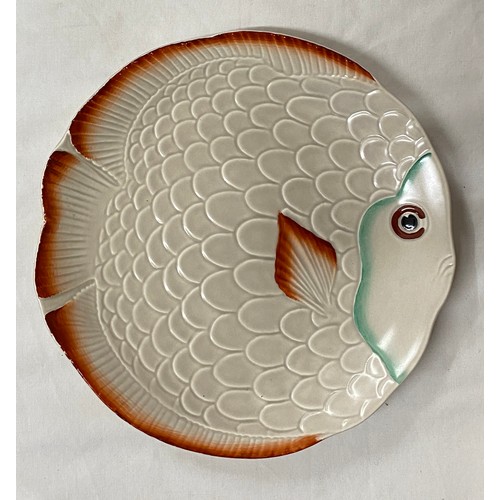 106 - A Crown Devon fish set comprising a large platter 50cm, 4 x plates 23cm and a sauce dish on stand, t... 