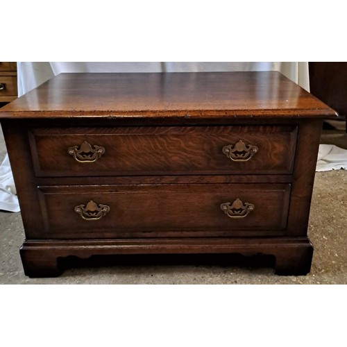 67 - A good quality oak cabinet with drawer to base and cupboard to top with drop down front. 49 x 82 x 5... 