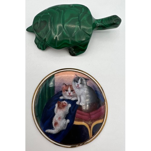 991 - A malachite turtle 6.5cm l together with a circular enamel plaque depicting kittens.