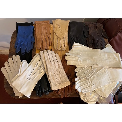 874 - A large quantity of good quality vintage leather gloves to include long white, and unworn pairs. (21... 