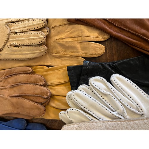 874 - A large quantity of good quality vintage leather gloves to include long white, and unworn pairs. (21... 