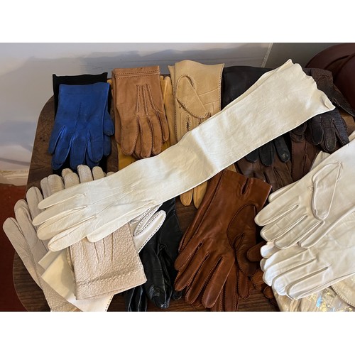 874 - A large quantity of good quality vintage leather gloves to include long white, and unworn pairs. (21... 