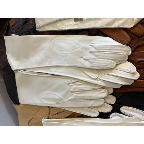 874 - A large quantity of good quality vintage leather gloves to include long white, and unworn pairs. (21... 