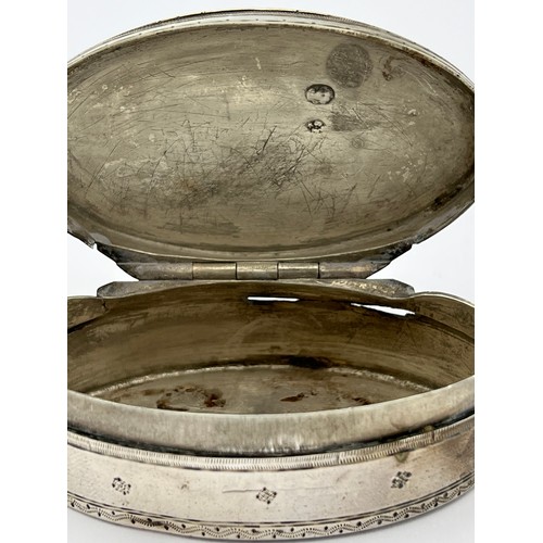 750 - A French silver oval snuff box 1793. Vacant cartouche to top. 6.5 x 3.5cm.