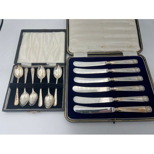 751 - Boxed cutlery to include silver handled knives Harrison Brothers & Howson 1915, Sheffield, silver te... 