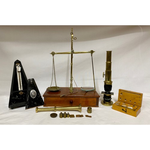 959 - A miscellany to include a metronome marked Maelzel made in Germany, brass telescope and balancing me... 