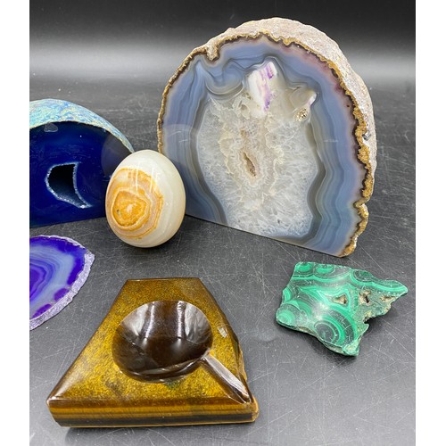 965 - A collection of four dyed agate geodes, varying sizes along with an onyx egg and a stone ashtray.