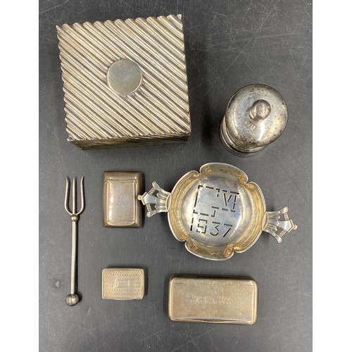 763 - Collection of silver items to include : ribbed silver wood lined box 9cm x 8.5cm x 4.5cm, R. E. Ston... 