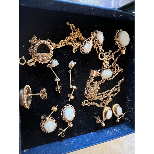 483 - Jewellery to include 9 carat gold and opal pendants and chains, earrings in 9 carat gold with opal, ... 