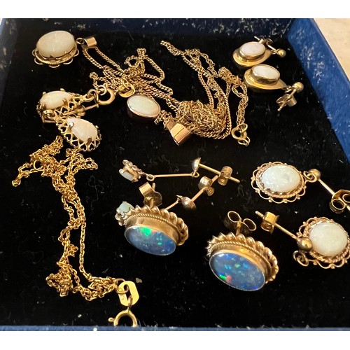 483 - Jewellery to include 9 carat gold and opal pendants and chains, earrings in 9 carat gold with opal, ... 