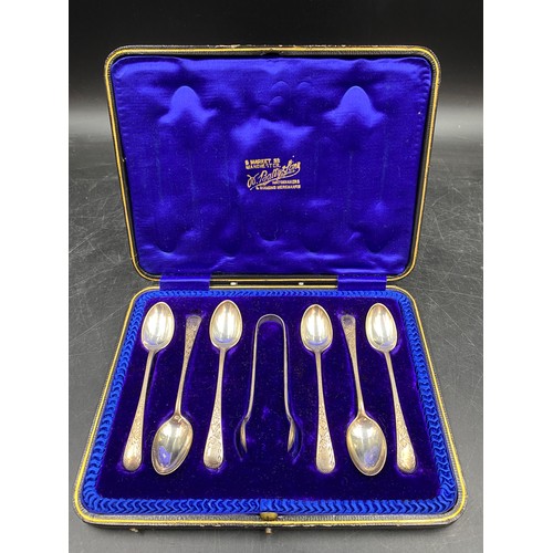 781 - A set of six silver teaspoons and sugar tongs in fitted case hallmarked Sheffield 1909 John Roberts.... 