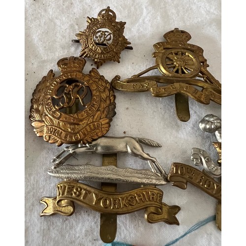 945A - Cap badges and medals for Slee to include Victory medal, 1939-45 star, 1914–15 Star etc, West Yorksh... 