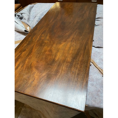 4 - A good quality 19thC mahogany dining table with 2 extra leaves. 147 w x 130cm d. Leaves 64cm so exte... 