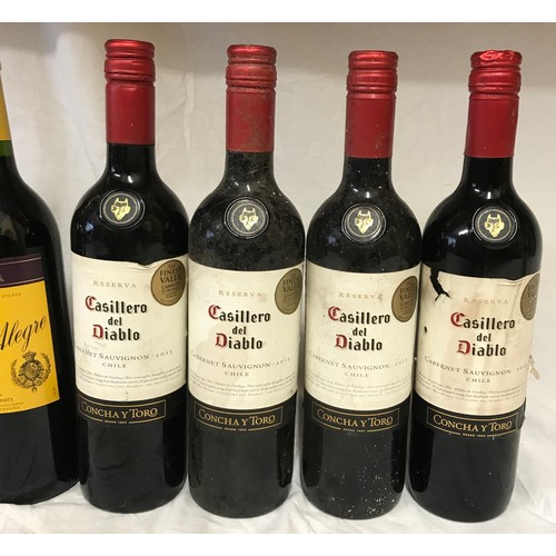 703 - Collection of red wines to include Hardys 2 crest & 1 Nottage Hill, Casillero del Diablo 2015 and Ri... 