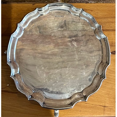 782 - Silver salver with scalloped edge Sheffield 1978, maker F Drury. Diameter 20.5cm. Weight 324gm.