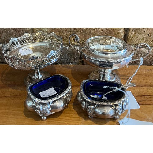 784 - Silver to include a pair of salts with blue glass liners and one spoon and two bowls on stems. Total... 