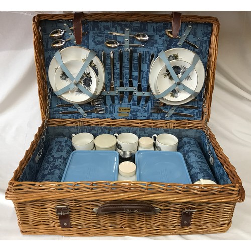 Brexton hot sale picnic basket