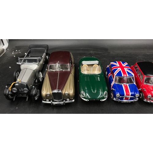 896 - Eight Franklin Mint Precision Models comprising: 1955 Bentley S, 1925 Rolls-Royce Silver Ghost (1991... 