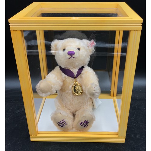 898 - A Steiff George Memories Bear, to commemorative the Golden Jubilee 1952-2012 of Her Majesty Queen El... 