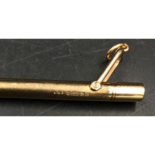 720 - A 9ct gold cased pencil by E. Baker & Sons 11cm l.