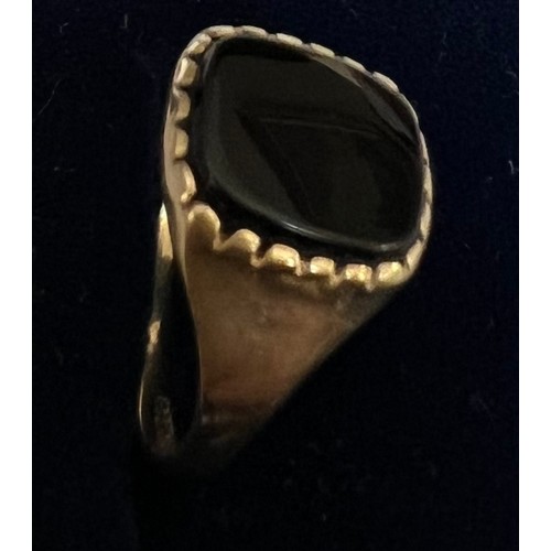 403 - A 9 carat gold ring set with black stone. size P. Weight 2.5gm.