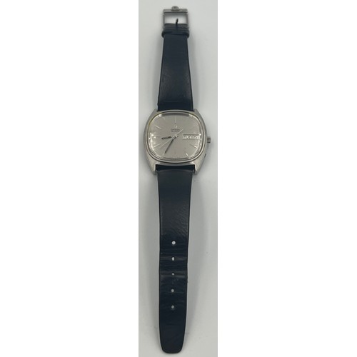 504 - Omega, a gentleman's stainless steel quartz wrist watch with black leather strap in case.

Good cond... 