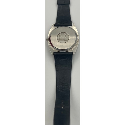 504 - Omega, a gentleman's stainless steel quartz wrist watch with black leather strap in case.

Good cond... 