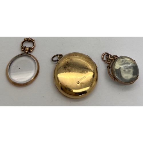 418 - Nine carat gold to include opening locket with floral decoration approximately 3cm d. glass ball pho... 