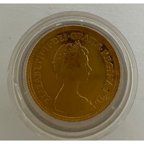 653 - A 1982 half sovereign.