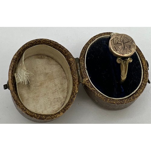 427 - A nine carat gold signet ring in vintage ring box. Initialled ST to top. Weight 1.7 gm. Size S.