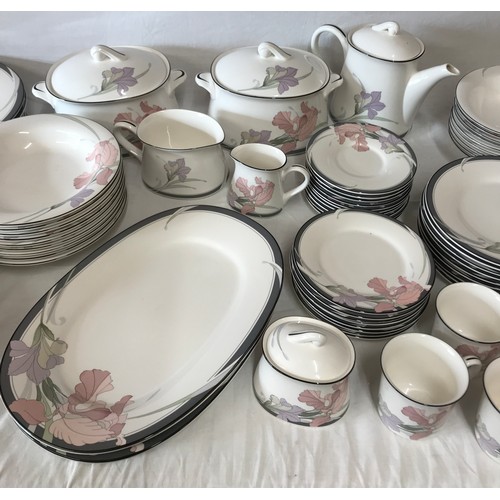 216 - Noritake New Decade China approx 72 pieces to include 2 tureens with covers, teapot, 2 jugs, sugar b... 