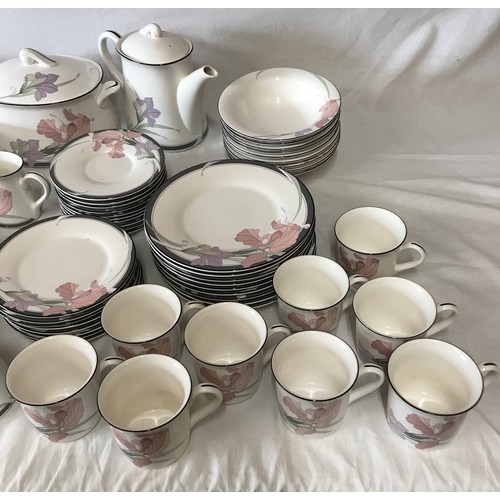 216 - Noritake New Decade China approx 72 pieces to include 2 tureens with covers, teapot, 2 jugs, sugar b... 