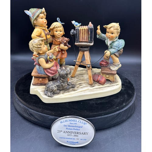 358 - A Goebel Limited Edition figurine 'Picture Perfect'   1935/2500, an Exclusive Edition for the 25th A... 