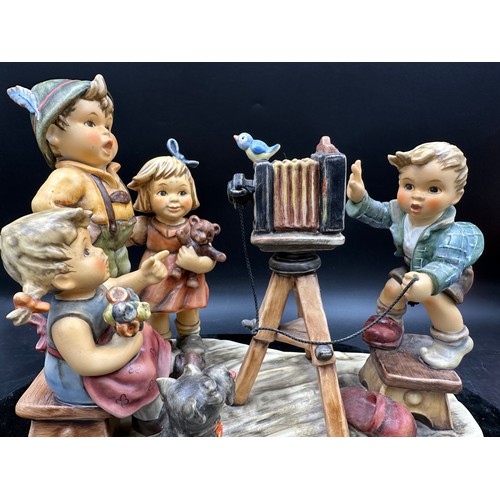 358 - A Goebel Limited Edition figurine 'Picture Perfect'   1935/2500, an Exclusive Edition for the 25th A... 