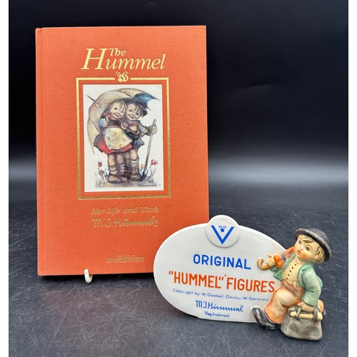 358 - A Goebel Limited Edition figurine 'Picture Perfect'   1935/2500, an Exclusive Edition for the 25th A... 