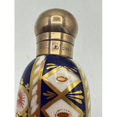 224 - An Imari pattern scent bottle with hallmarked silver top, London, 1884, maker Sampson Mordan & Co.
2... 