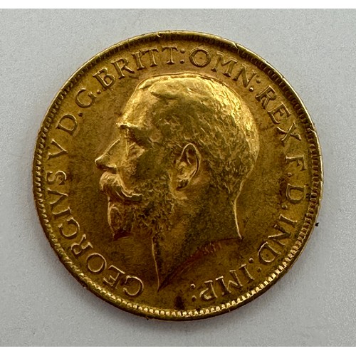 660 - A George V 1913 full sovereign. 8gm.