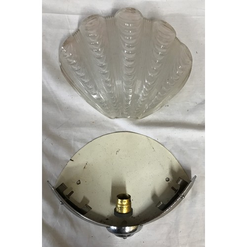 740 - A retro vintage early 20th Century Art Deco ceiling light lamp fixture comprising of three clam shel... 