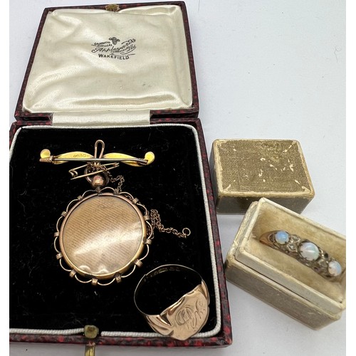 436 - Jewellery to include a 9 carat gold signet ring, 9 carat opal set ring in original presentation box ... 