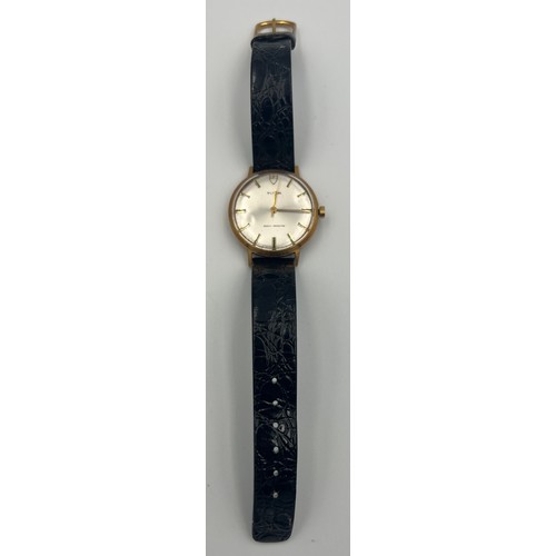 582 - A 1950's Tudor gentleman's manual wind wristwatch. 35mm case on black leather strap.

Winds and goes... 