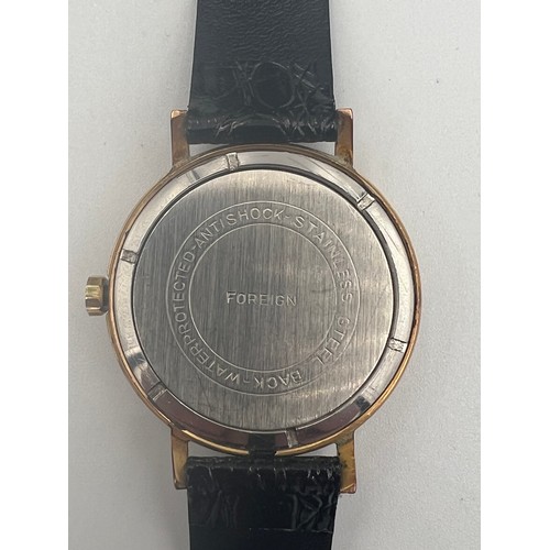 582 - A 1950's Tudor gentleman's manual wind wristwatch. 35mm case on black leather strap.

Winds and goes... 