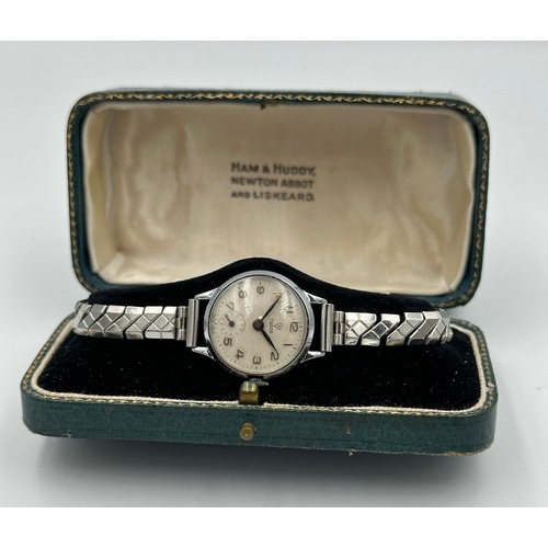 594 - A ladies Tudor wristwatch on stainless steel bracelet. Case 21mm. 87812 and 4215 stamped to inner.

... 