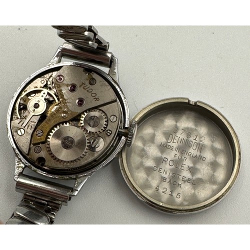 594 - A ladies Tudor wristwatch on stainless steel bracelet. Case 21mm. 87812 and 4215 stamped to inner.

... 