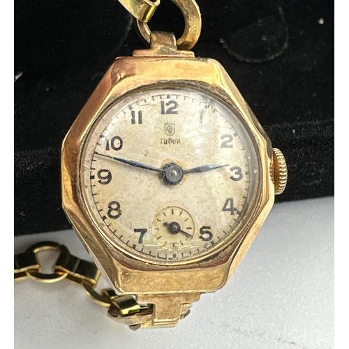 596 - A 1940's 9ct gold ladies Tudor watch. case with full hallmarks. Stolkace British made G.A.S. Case: 2... 