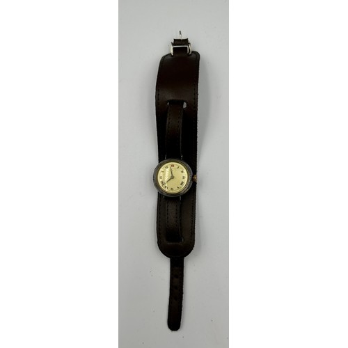 605 - A 1920's Rolex trench watch. Case: 29mm. Inner case stamped 64355R.

Winds and goes. Ceramic dials w... 